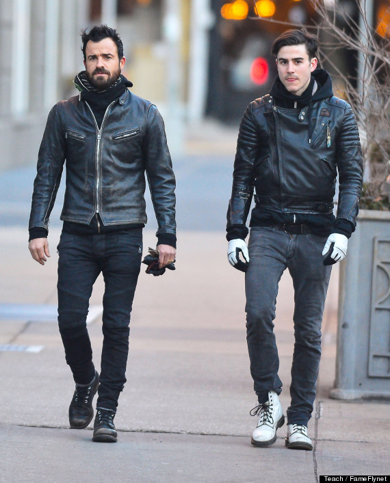 Justin Theroux Out For A Stroll In New York