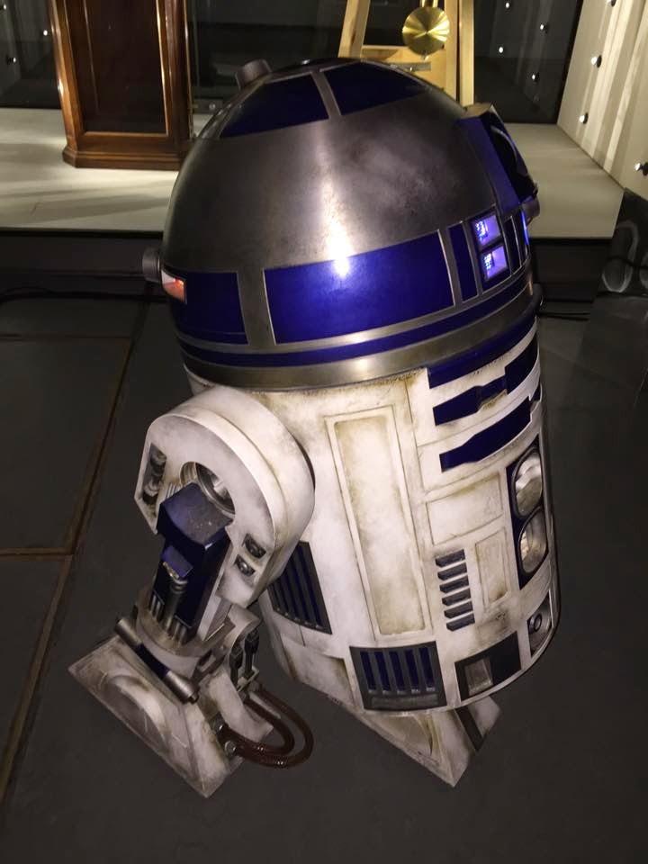 Star-Wars-7-R2-D2-Photo-3