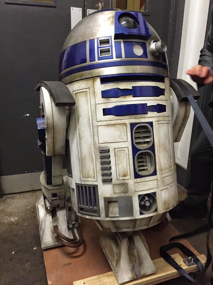 Star-Wars-7-R2-D2-Photo