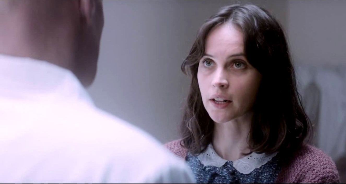 felicity-jones-in-the-theory-of-everything-movie-12