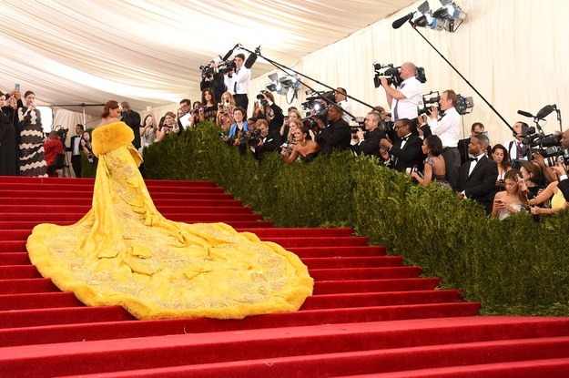 Los mejores memes del vestido de Rihanna en la MetGala | Cochinopop