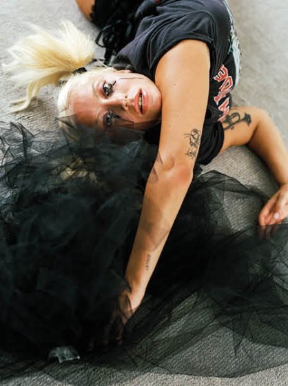 Lady-Gaga-Unretouched-CR-Fashion-Book-Bruce-Weber-15-418x560