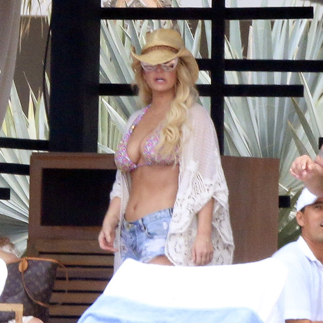 Jessica Simpson having a good time with  some friends in Los Cabos, Mexico. Pictured: jessica simpson Ref: SPL1253261  300316   Picture by: Clasos.com.mx / Splash News Splash News and Pictures Los Angeles:	310-821-2666 New York:	212-619-2666 London:	870-934-2666 photodesk@splashnews.com 