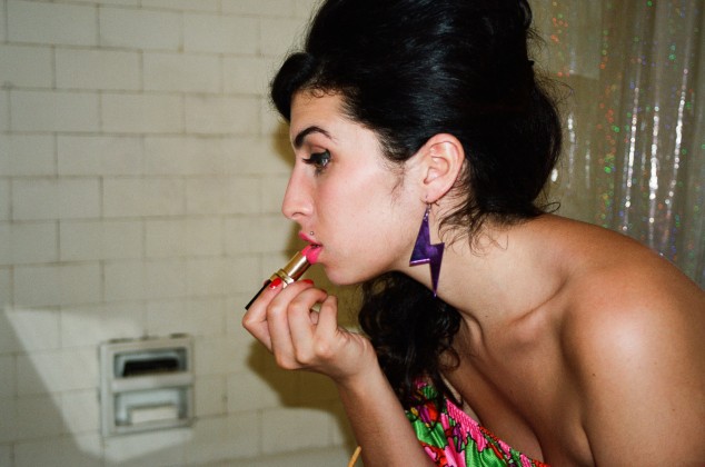 unseen-photos-of-a-young-amy-winehouse-were-the-happy-result-of-a-huge-thunderstorm-body-image-1463379037