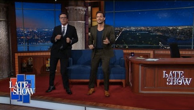 imagen Edgar Ramírez bailó salsa con Stephen Colbert (VIDEO)