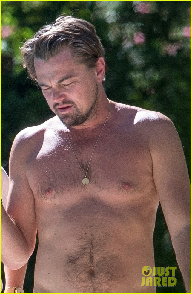 leo-dicaprio-goes-shirtless-on-vacation-with-kate-winslet-07